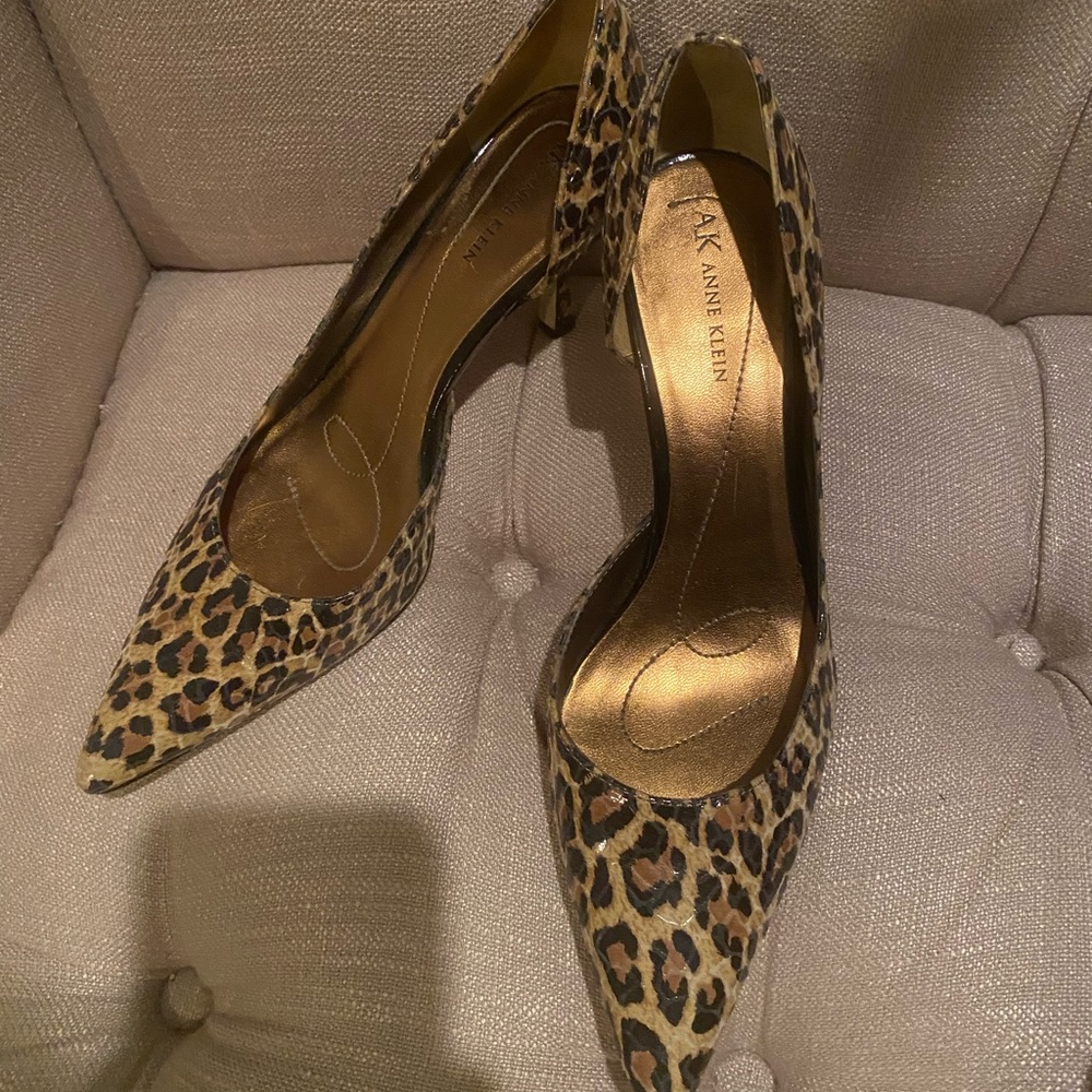 Beautiful Anne Klein shoes with low heel